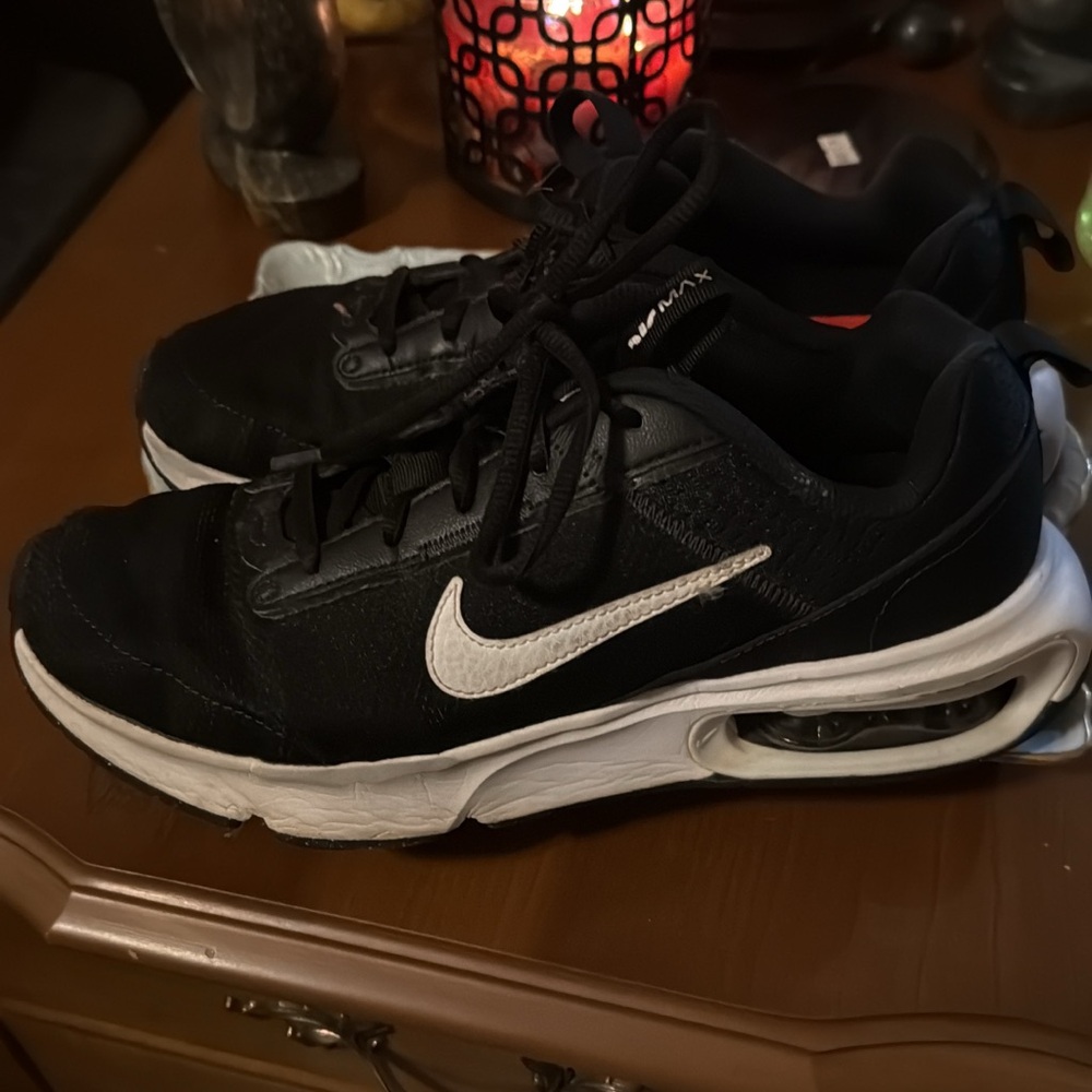 Nike Black and White Air Max Low-Top Sneakers Youth Size 7